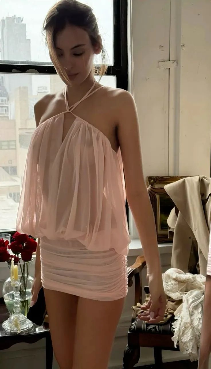 Powder Pink 2025 Fashion Trends